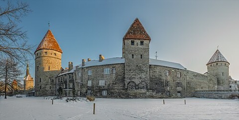 Walking the Old Town wall